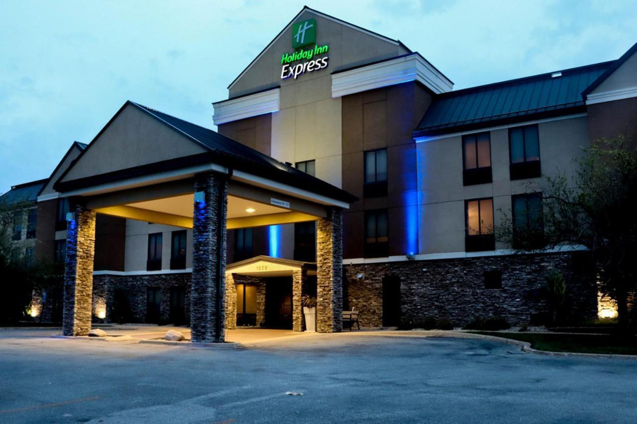 Holiday Inn Express Cedar Rapids - Collins Road By Ihg Exterior photo