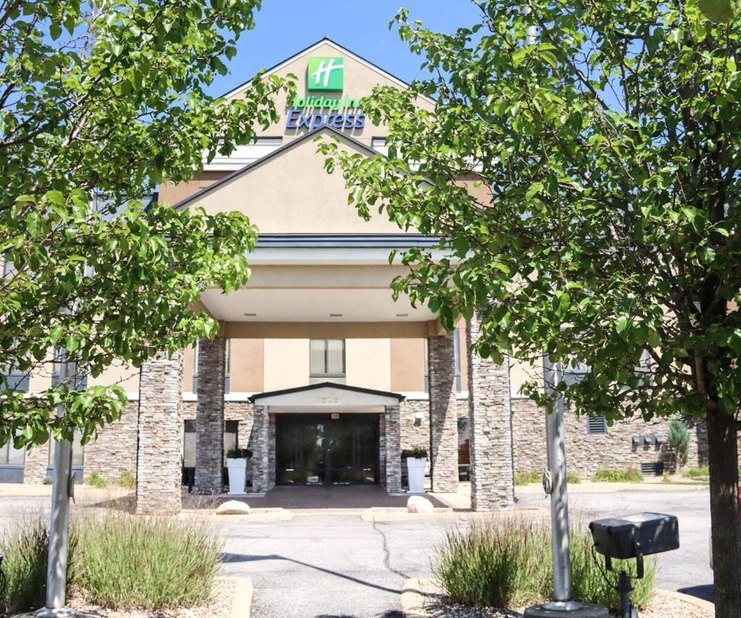 Holiday Inn Express Cedar Rapids - Collins Road By Ihg Exterior photo