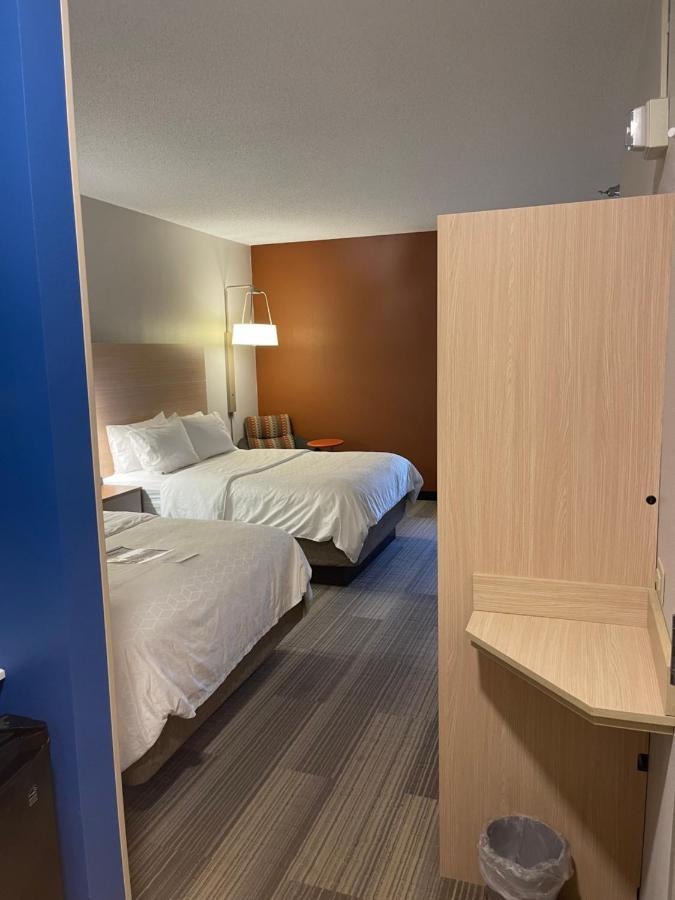 Holiday Inn Express Cedar Rapids - Collins Road By Ihg Exterior photo