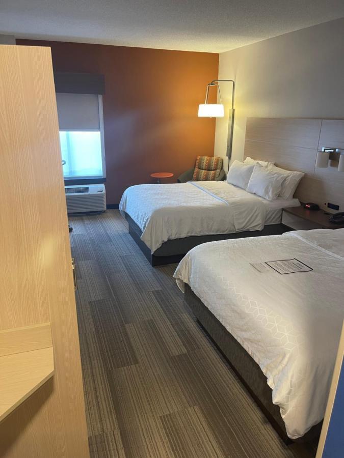 Holiday Inn Express Cedar Rapids - Collins Road By Ihg Exterior photo