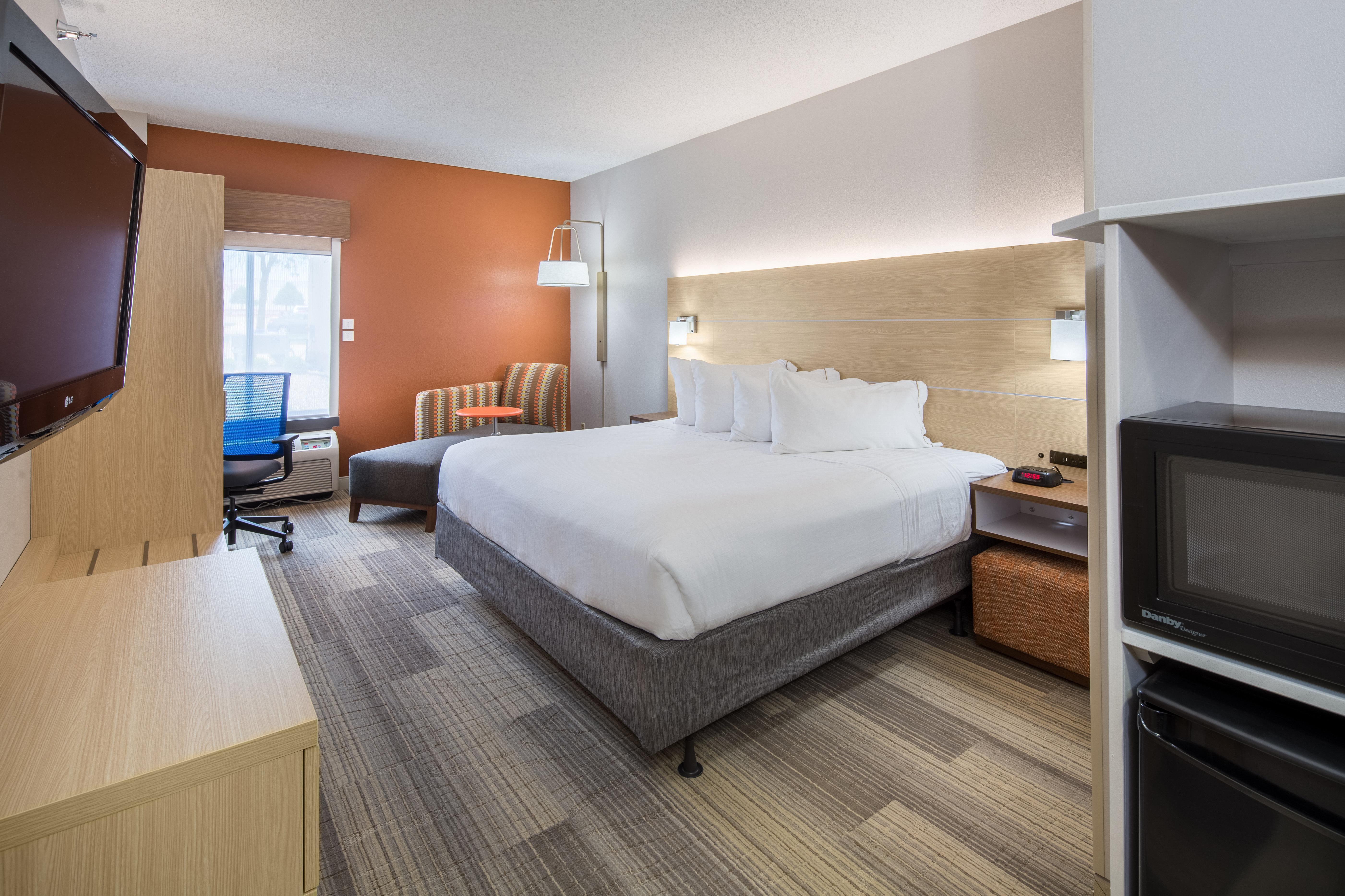 Holiday Inn Express Cedar Rapids - Collins Road By Ihg Exterior photo