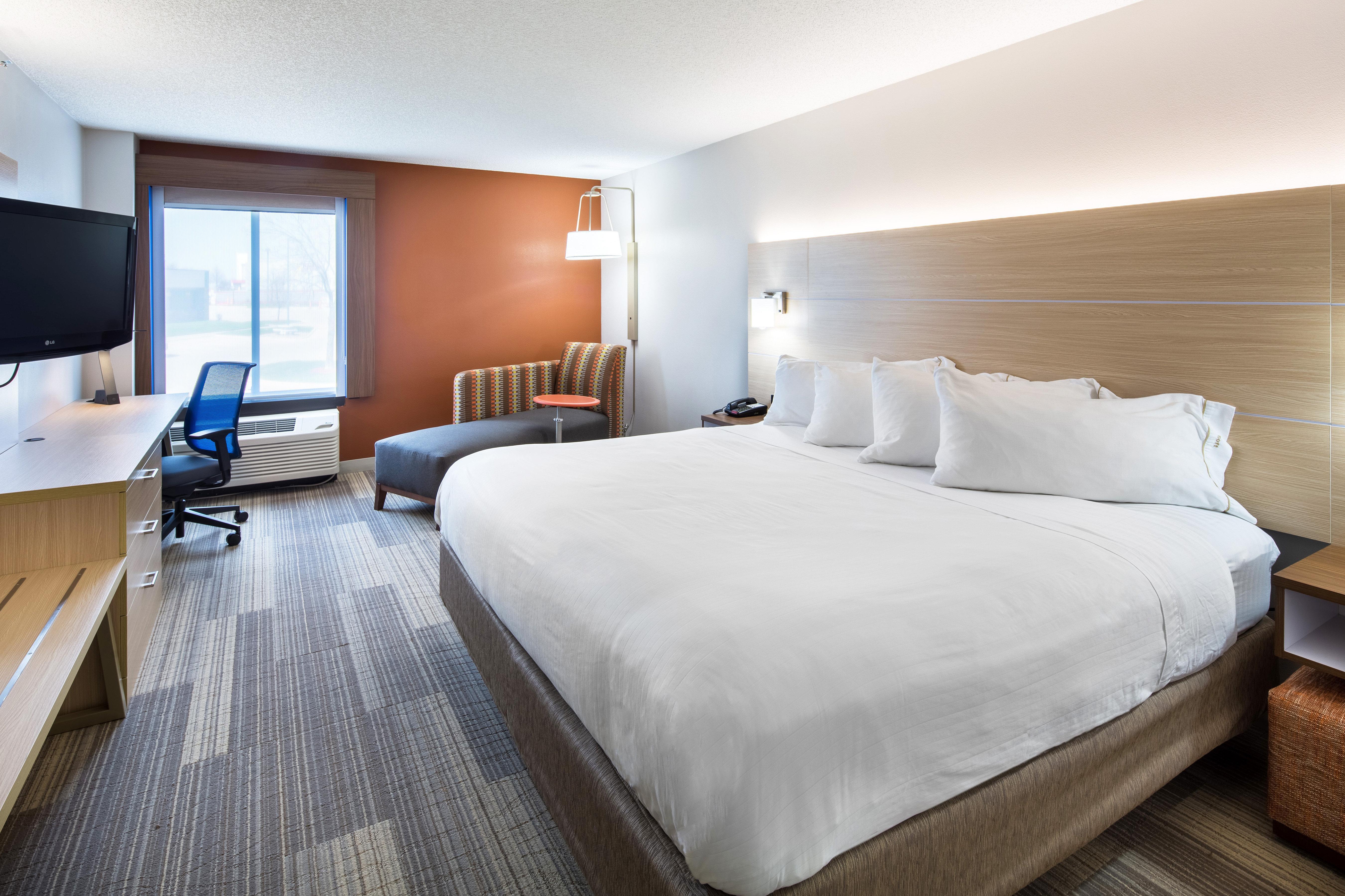 Holiday Inn Express Cedar Rapids - Collins Road By Ihg Exterior photo